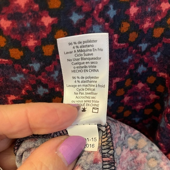 NWT LuLaRoe IRMA MULTI-COLOR SHORT SLEEVE HI-LOW TUNIC. Size L. - Picture 2 of 6